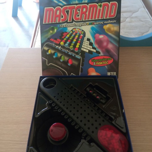 Mastermind board game like new, strategy