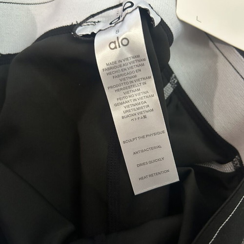 Alo Yoga Set new, size Small, black and white