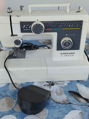 Electric sewing machine 12 years old like new