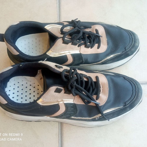 Women's athletic shoes used, size 40.5