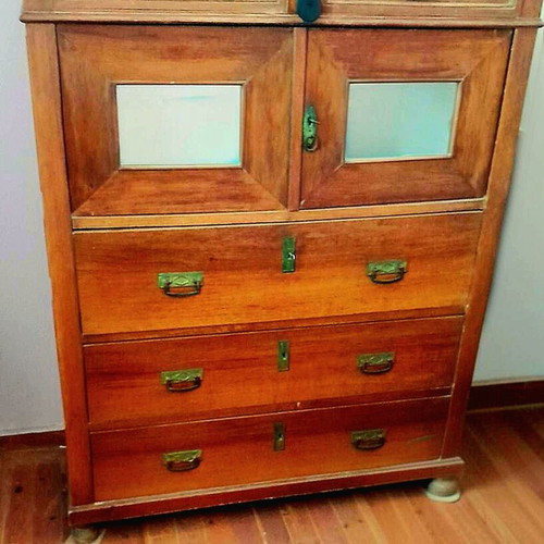Antique Chest of Drawers circa 1920 solid wood like new