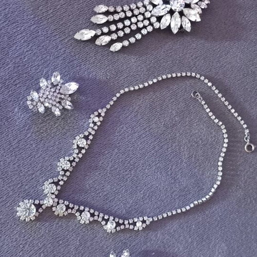 Rhinestone jewelry set with clip-on earrings, like new