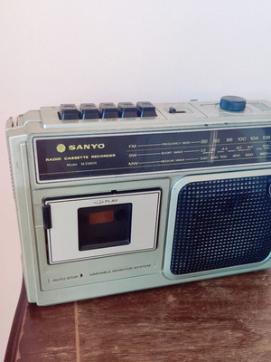 Sanyo M2560N cassette player and FM SW MW radio used