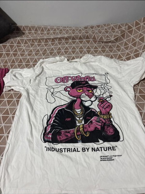 T-shirt XL like new with Pink Panther graphic