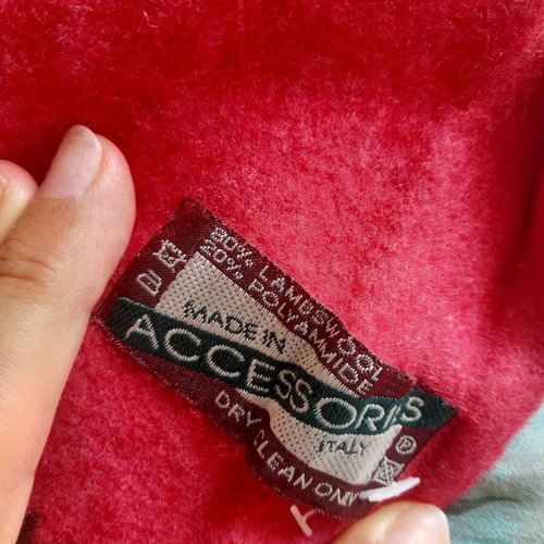 Scarf woolen red used
