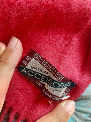 Scarf woolen red used