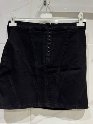 Zara black denim skirt like new, size L