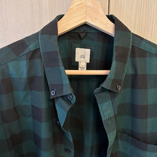 Men's dress shirts large like new, pack of 4 pieces