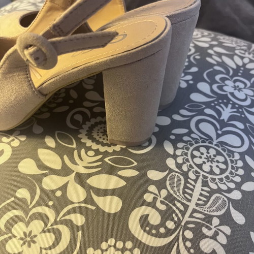 GoGo Shoes beige pumps size 37