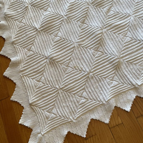 Vintage handmade crochet bedspread with 3 matching pillows white/ecru
