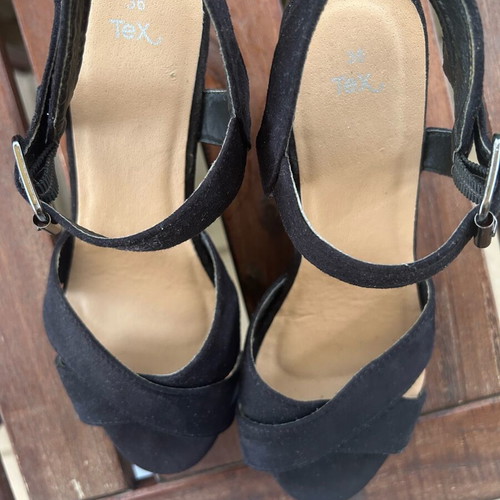 Black platform sandals like new, size 36, suede style