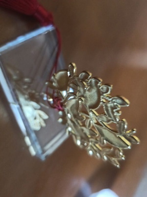 Decorative gouri with glass base and red leaves