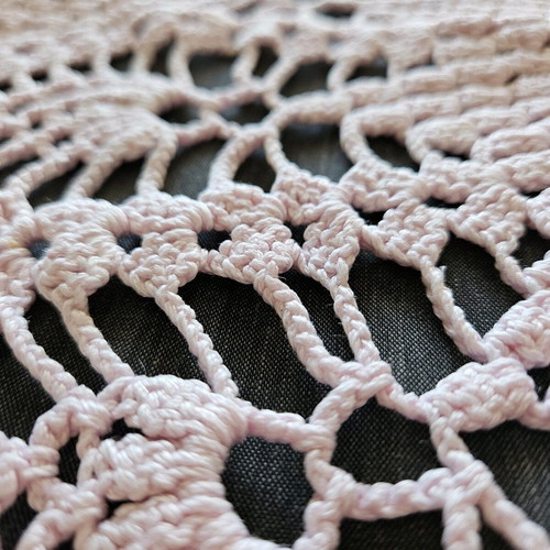 Crochet tablecloth like new, round 56 cm, handmade Swedish