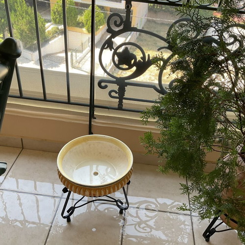 Set of 2 handmade ceramic flowerpots with metal stands