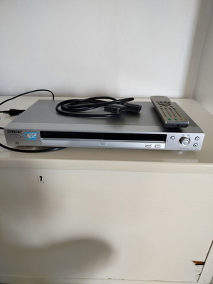 Sony DVD player μεταχειρισμένο, περιλαμβάνει καλώδια και τηλεκοντρόλ