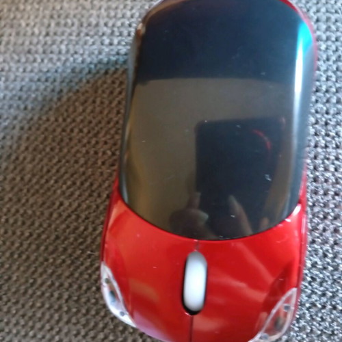 Wireless car-shaped mouse new with USB adapter and built-in battery