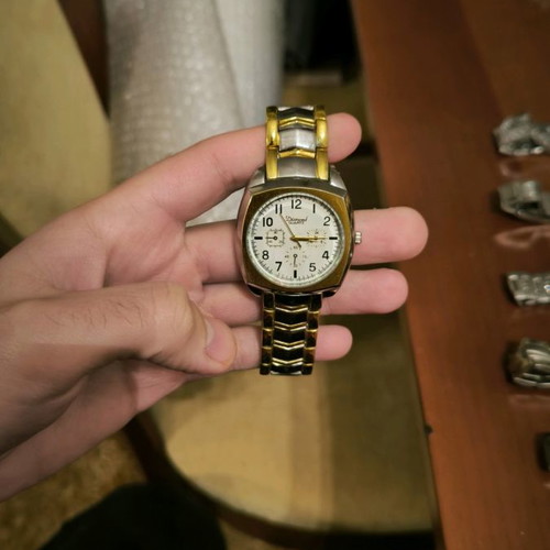 Men's watch needs battery