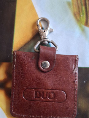 Vintage leather key holder like new with space for money