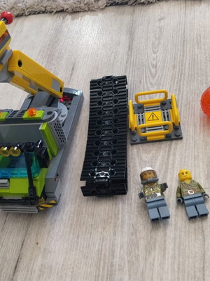 Lego City Volcano Crawler Set 60122 used, missing pieces