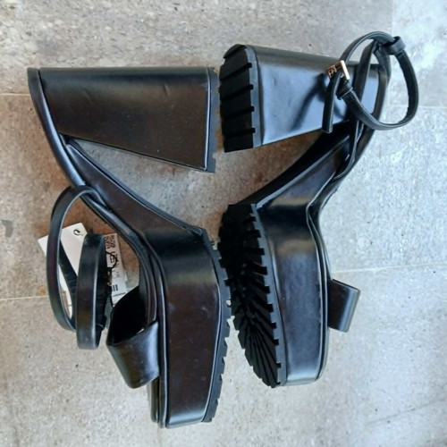 Zara black leather high-heeled sandals new, size 39