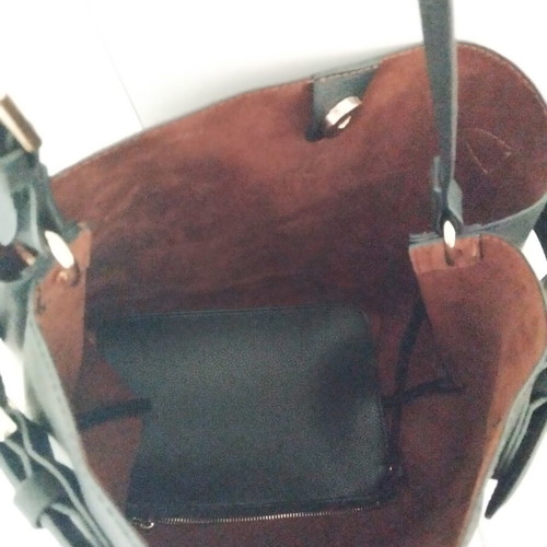 H&M black shoulder bag like new, medium size with clasp