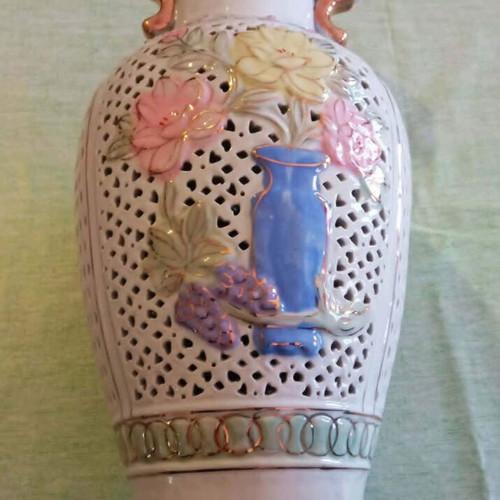 Chinese porcelain vase 40cm reticulated double-walled like new