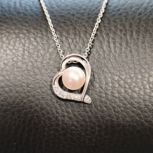 14K White Gold Heart Pendant with Diamonds and Japanese Akoya Pearl, 40 cm chain
