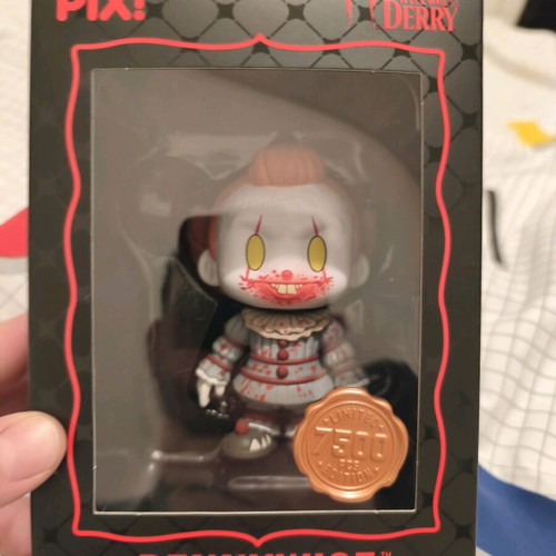 Thrilljoy Pix! Pennywise figure like new with all accessories