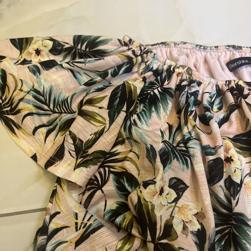 Bershka tropical floral print top, like new, size S