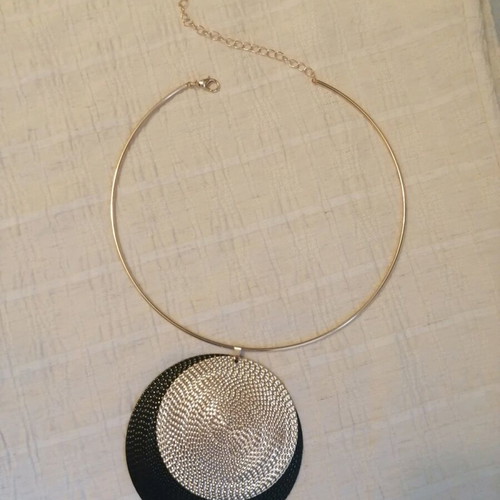 Impressive geometric necklace new, black and gold