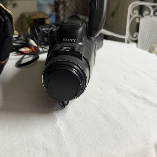 Vintage video camera Sony used with 2 batteries, door issue