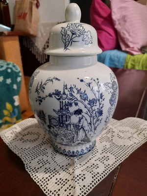 Handmade old Chinese vase with lid like new