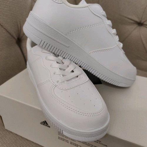 White casual sneakers new, size 37