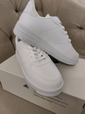 White casual sneakers new, size 37