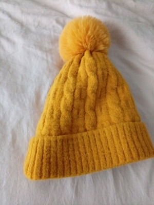 Mustard Verde hat like new condition