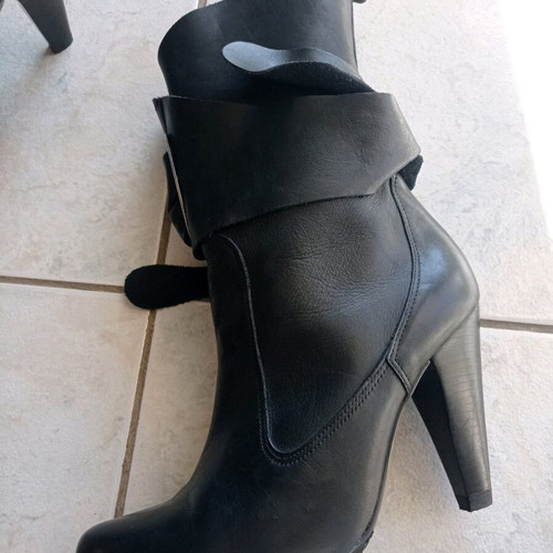 Muher Vov/Nov ankle boots black leather like new, 8 cm heel