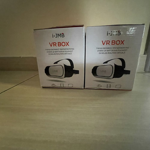 VR Box like new, pack of 2 virtual reality headsets