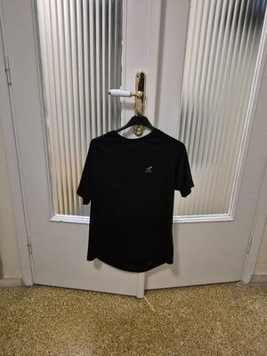 Sports T-shirt medium black like new