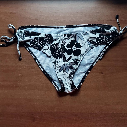 Raisins bikini bottom medium, black and white tropical floral