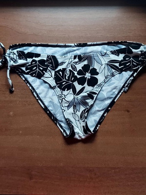Raisins bikini bottom medium, black and white tropical floral