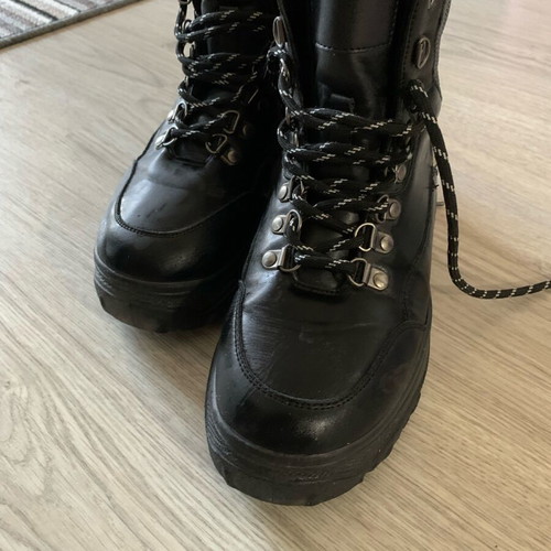 Boots Arvylaki Famous Shoes black, like new