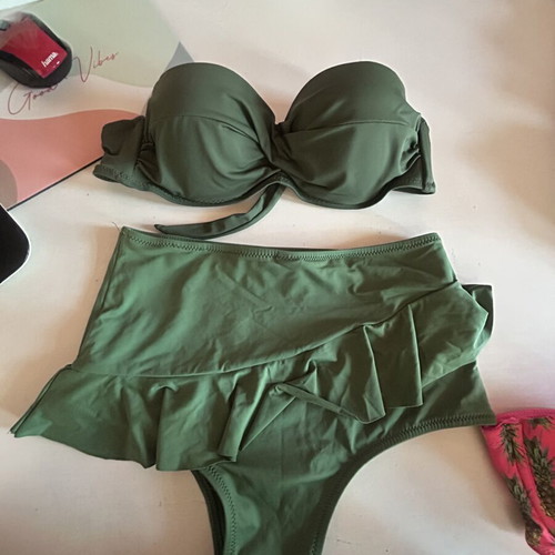 Swimsuit set green size XS like new
