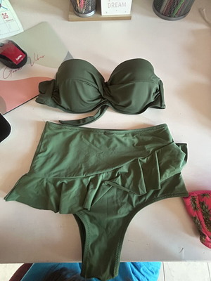 Swimsuit set green size XS like new