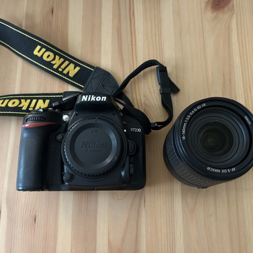 Nikon D7200 DSLR with NIKKOR 18-140mm VR lens and bag, full kit