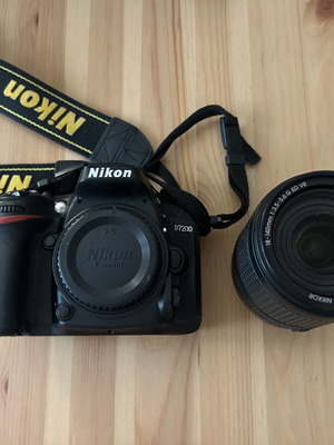 Nikon D7200 DSLR with NIKKOR 18-140mm VR lens and bag, full kit