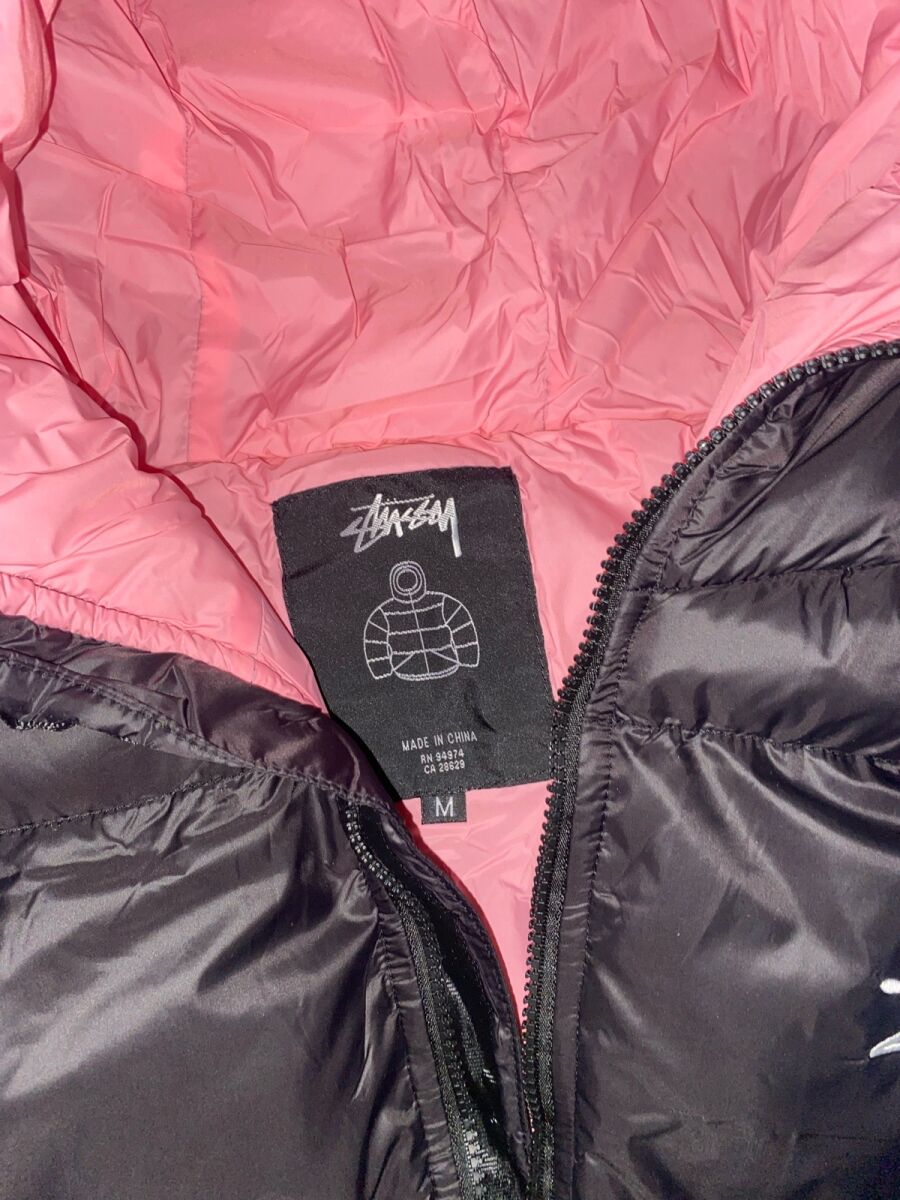 h*2様 Stussy 800 FIL ダウンジャケット 黒/ピンク Stussy 800 Fill Puffer Jacket, black… - € 115,00 - Vendora.cy