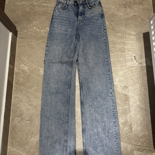 Zara jeans size 32 like new, blue