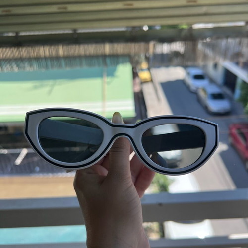 Y2K Cat Eye Sunglasses like new, white with black detail
