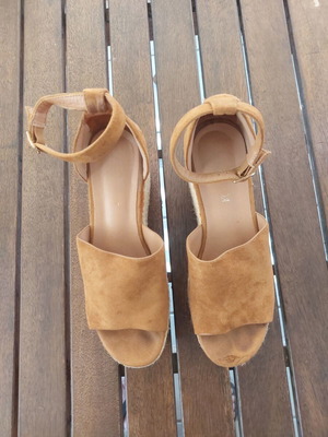 Women's sandals used, size 39, heel height 9cm, platform 4.5cm