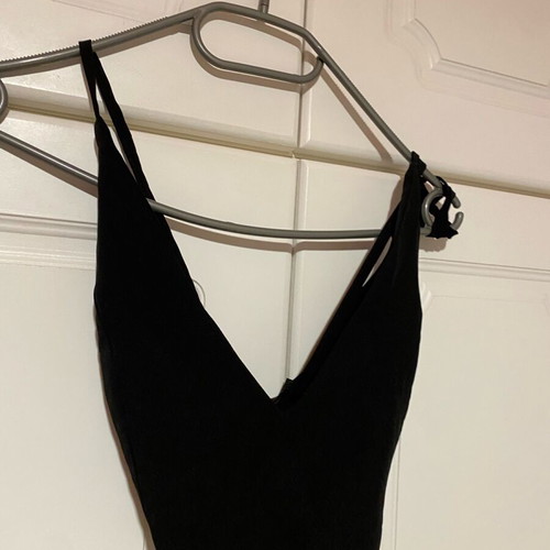 Black crop top with thin straps and V-neck like new
